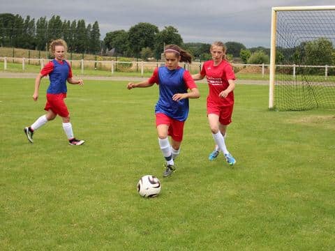 best-girls-football-camps