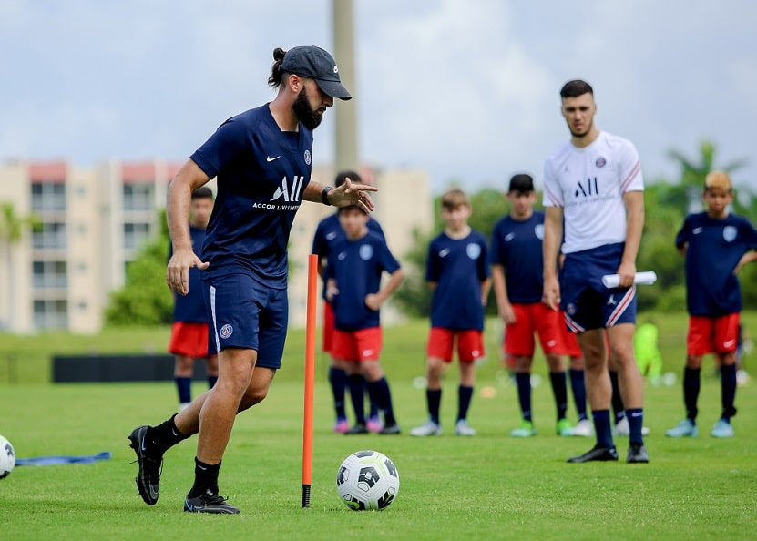 USA-football-stage
