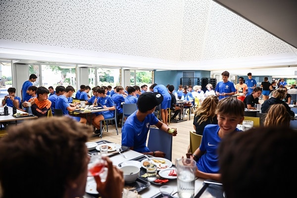 Charterhouse stage de football Chelsea dejeune