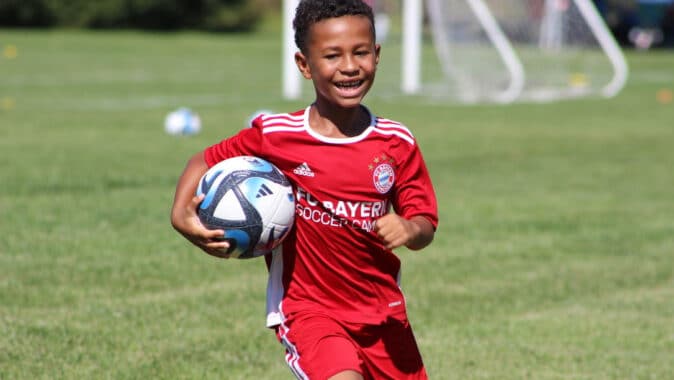 Joueur souriant stage bayern munich